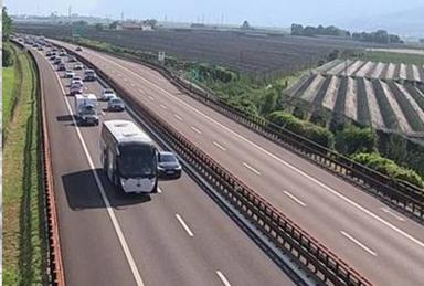 Traffico intenso sulla A22: lunghe code verso il Brennero
