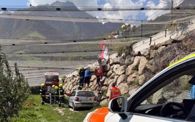 Si schianta con il parapendio contro una grata di ferro: giovane gravissimo