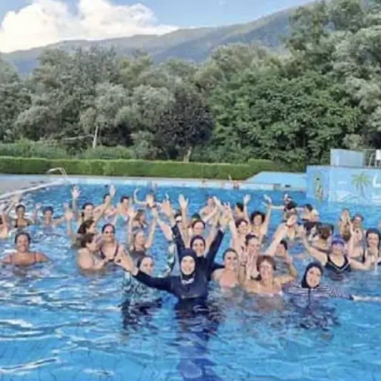 Burkini in piscina, dalla Germania alla Svizzera: cosa fanno gli altri