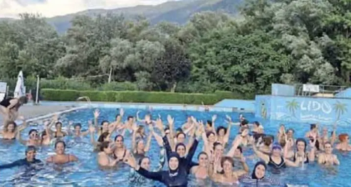 Burkini in piscina, dalla Germania alla Svizzera: cosa fanno gli altri