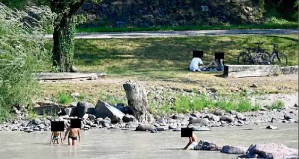 Spiagge sull'Isarco, è allarme per i bambini che fanno il bagno