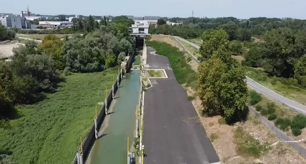 Il Po è in secca, il livello del fiume a Cremona visto dall'alto