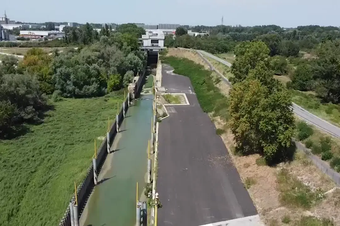 Il Po è in secca, il livello del fiume a Cremona visto dall'alto