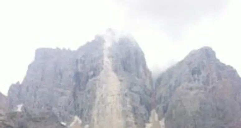 Dolomiti, frana sul Pelmo: vietato l’accesso sotto la parete nord-occidentale