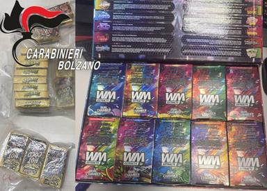 Fermato in auto con quasi due chili di hashish: arrestato