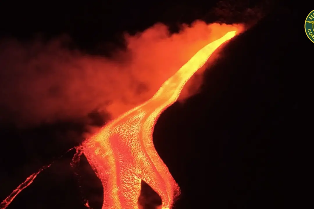 Nuova bocca eruttiva sull'Etna, si è aperta nella Valle del Bove