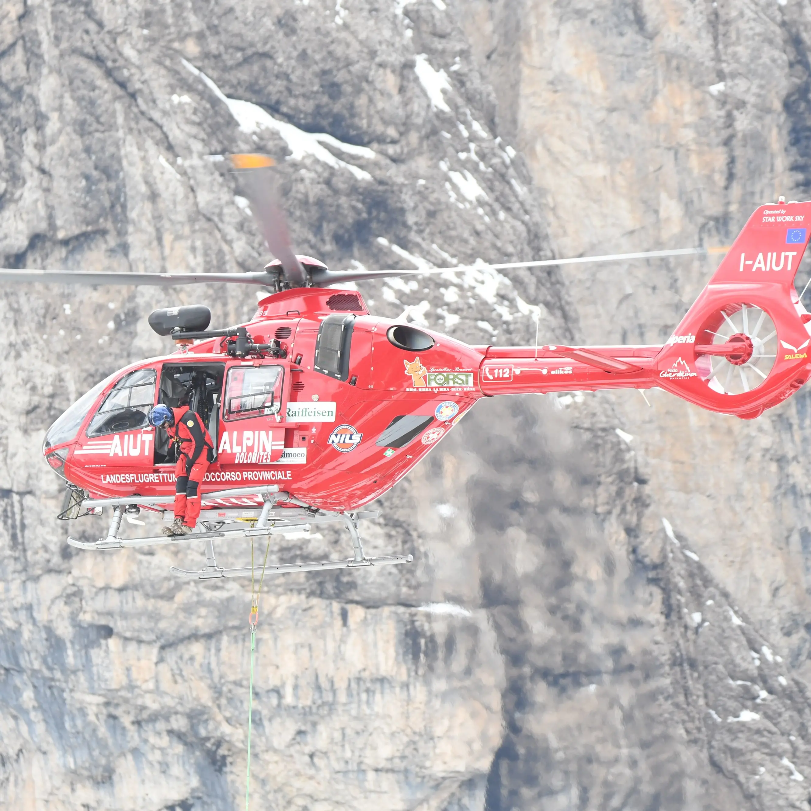 Cade per 30 metri durante l’escursione sopra Rio Pusteria, grave una donna altoatesina