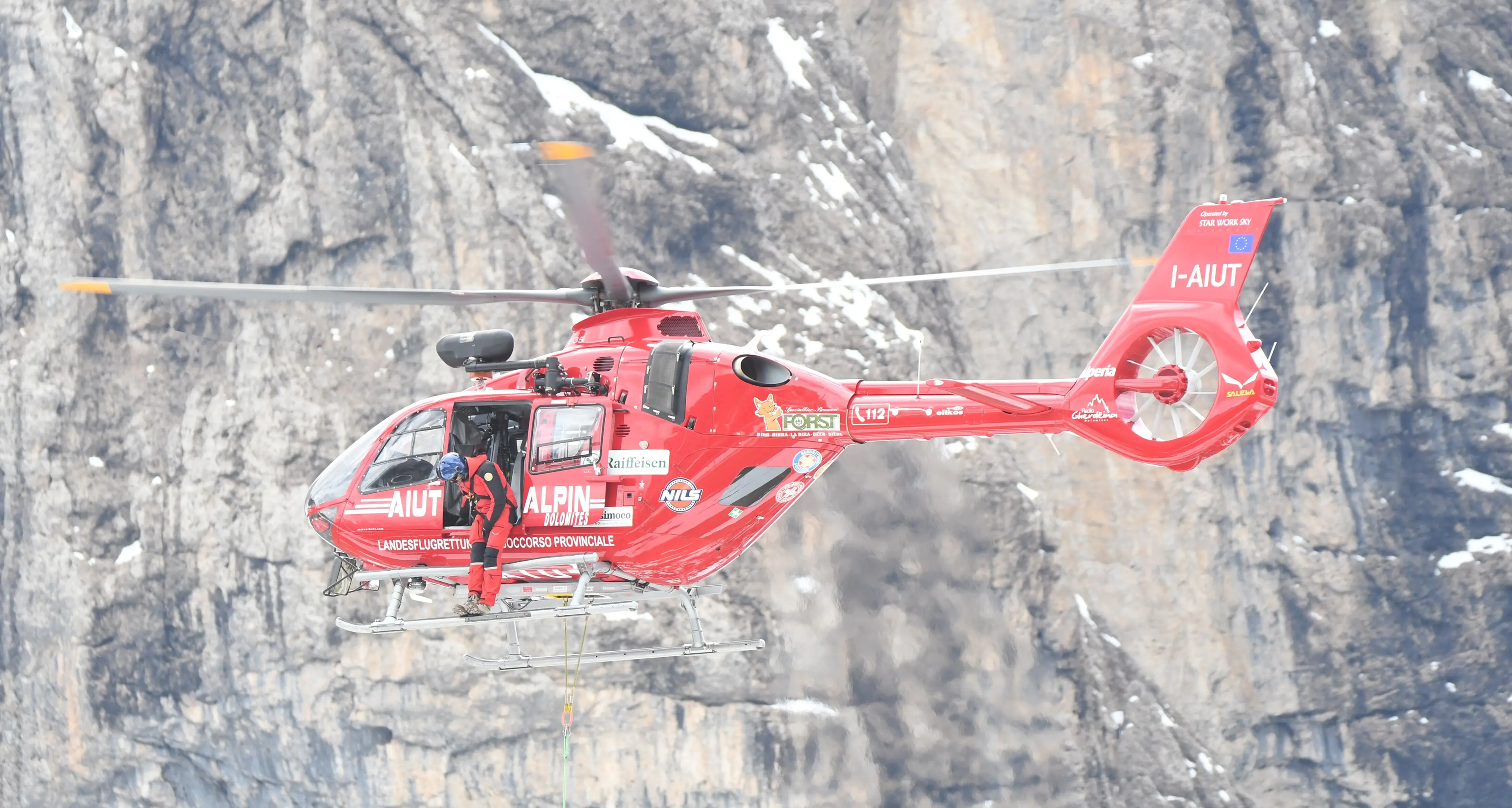 Cade per 30 metri durante l’escursione sopra Rio Pusteria, grave una donna altoatesina