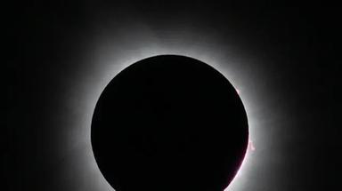 Eclissi di sole in Alto Adige, mercoledì lo spettacolo al tramonto. Ecco come proteggersi