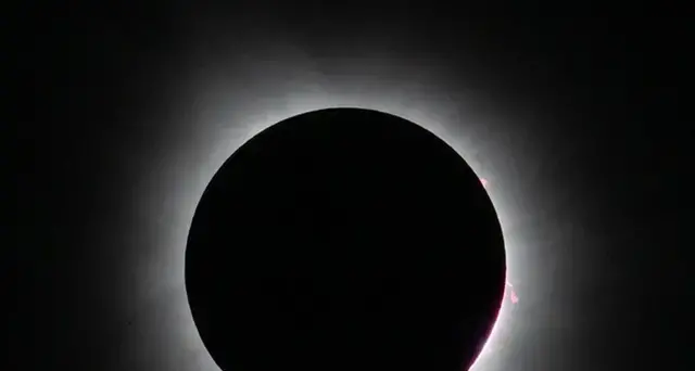 Eclissi di sole in Alto Adige, mercoledì lo spettacolo al tramonto. Ecco come proteggersi