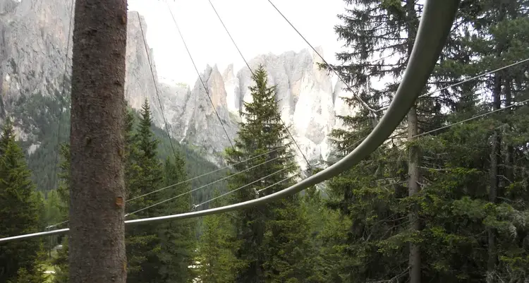 Interruzione sulla Fly Line in Val di Fassa: dodici persone sospese nel bosco