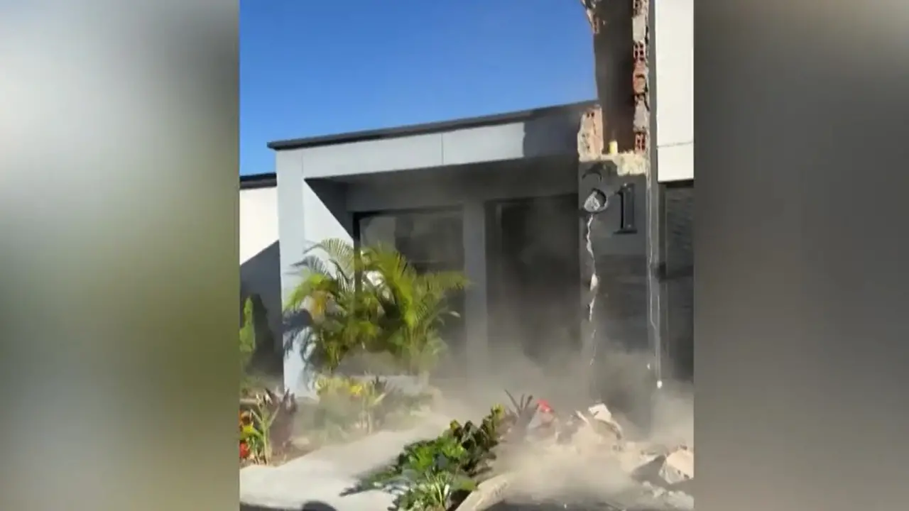 Terremoto in Colombia: famiglia assiste al crollo di parte della propria casa