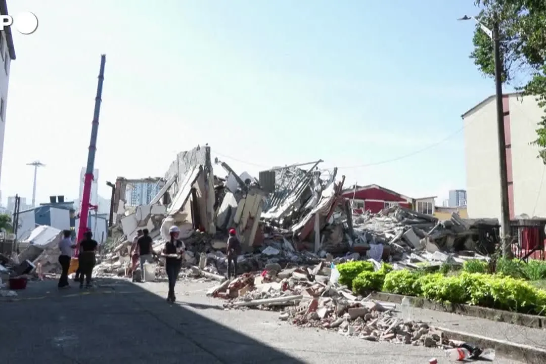 Terremoto Colombia: \"Cerco il corpo di mia zia , non me ne vado\"