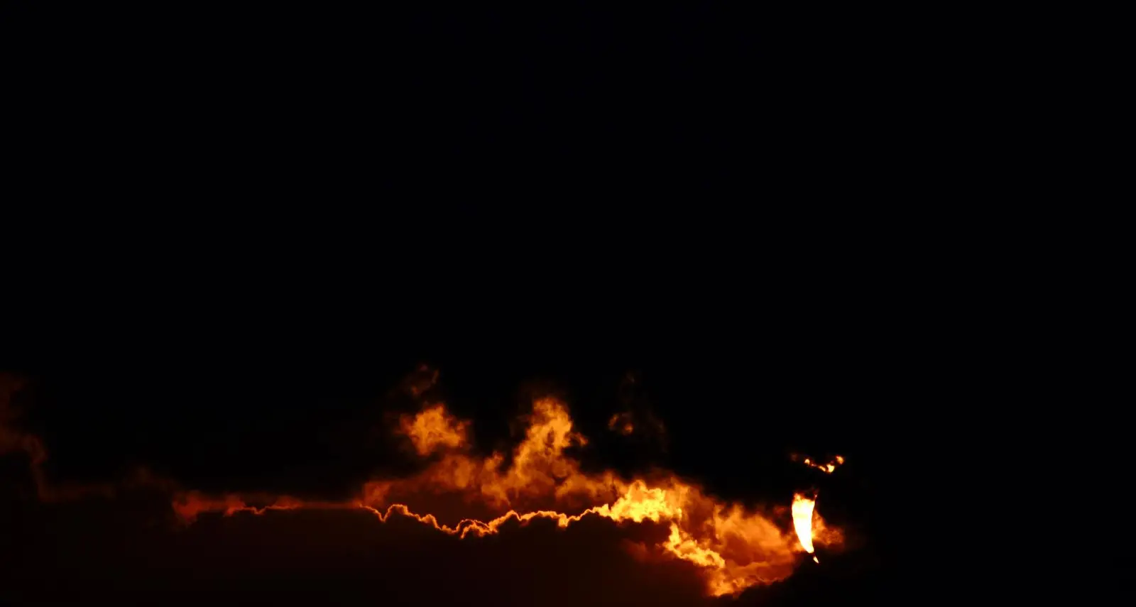Tutti stregati dalla grande eclisse di sole: osservatorio preso d'assalto