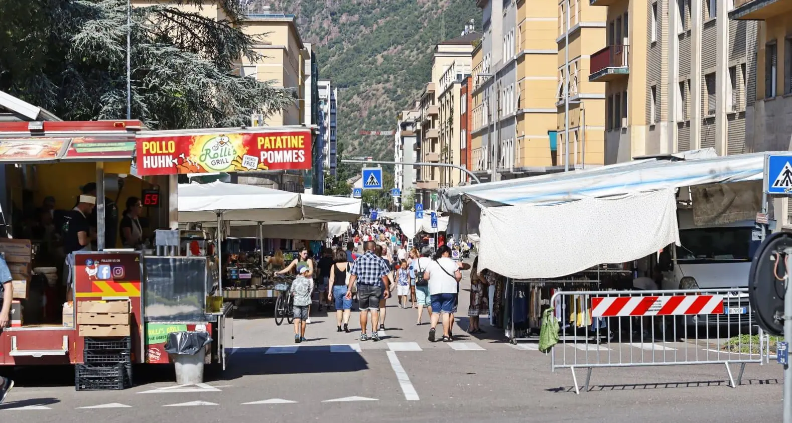 Mercato del sabato, piazza Vittoria diventa parcheggio gratuito per i residenti