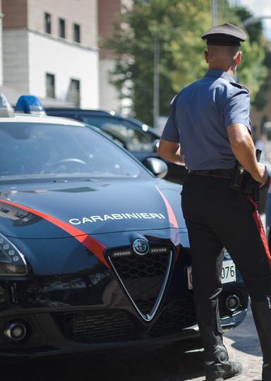 Bronzolo, tentano di pagare le sigarette con un bancomat rubato: denunciati due fratelli