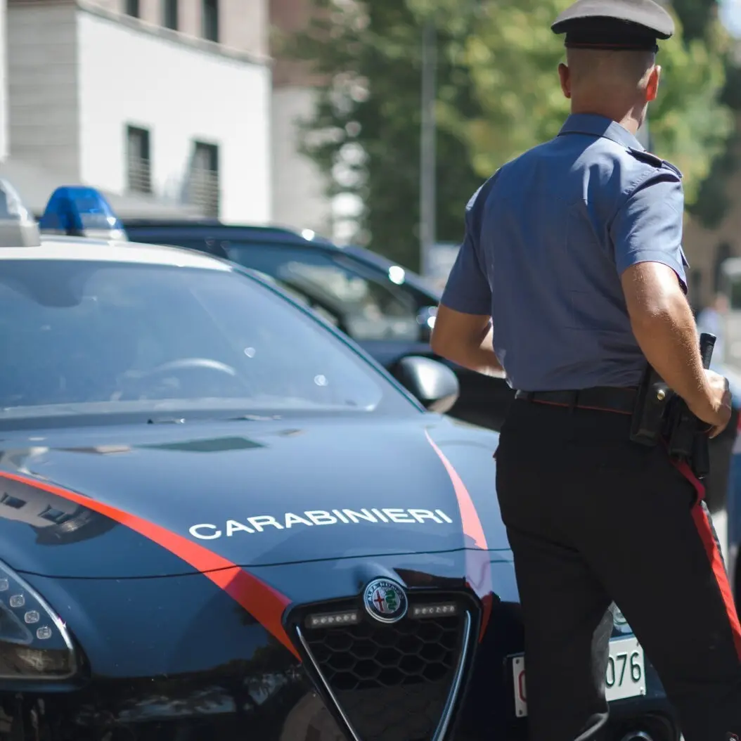 Bronzolo, tentano di pagare le sigarette con un bancomat rubato: denunciati due fratelli