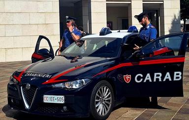 Lagundo, giovane aggredisce un diciottenne al centro commerciale: denunciato