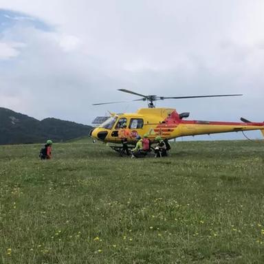 Parapendio si schianta dopo il decollo in Cima d'Asta: pilota ferito
