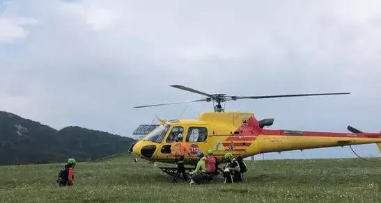 Parapendio si schianta dopo il decollo in Cima d'Asta: pilota ferito