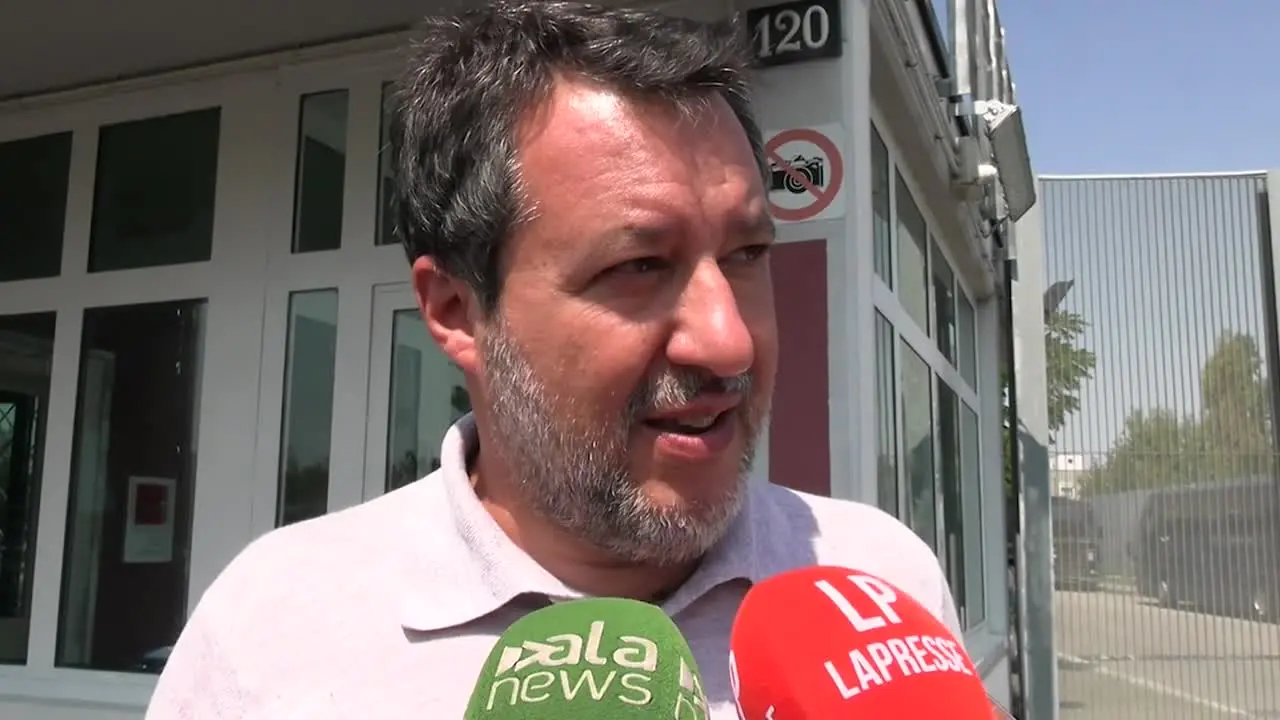 Salvini: 'sulle banche in maggioranza qualcuno tace, Lega va avanti'