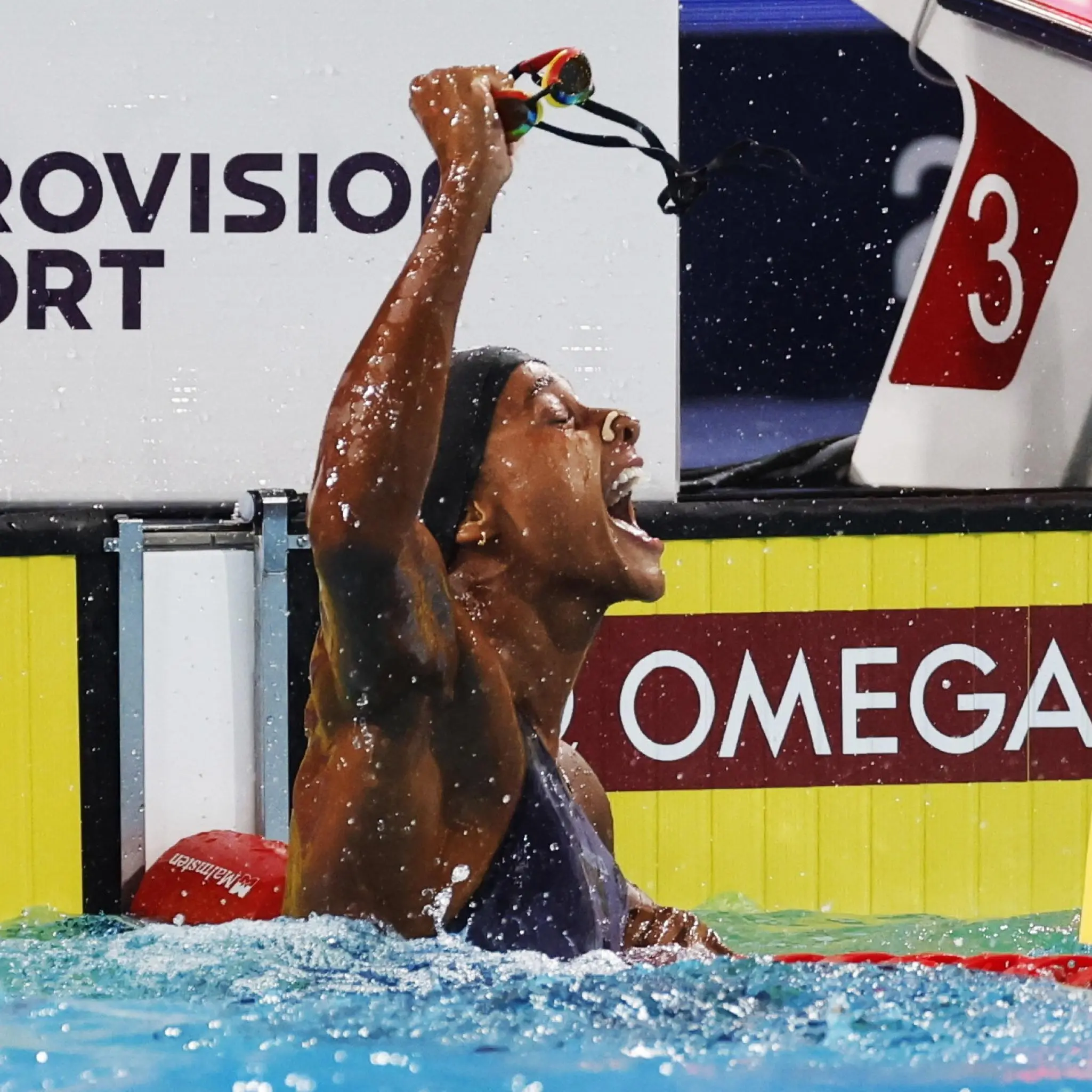 Sara Curtis trionfa con oro e record mondiale nei 50 dorso