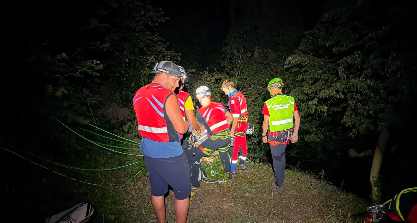 Tirolo, escursionista precipita per 150 metri: morto
