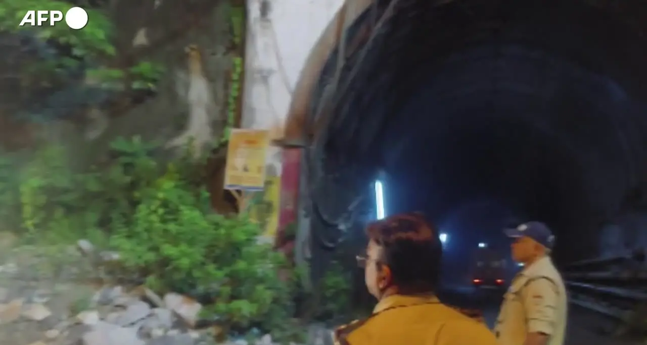 Smottamento allaga un tunnel in India: \"Morti 7 operai\"