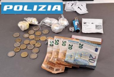 Cocaina e hashish pronti per lo spaccio: arrestato un 19enne