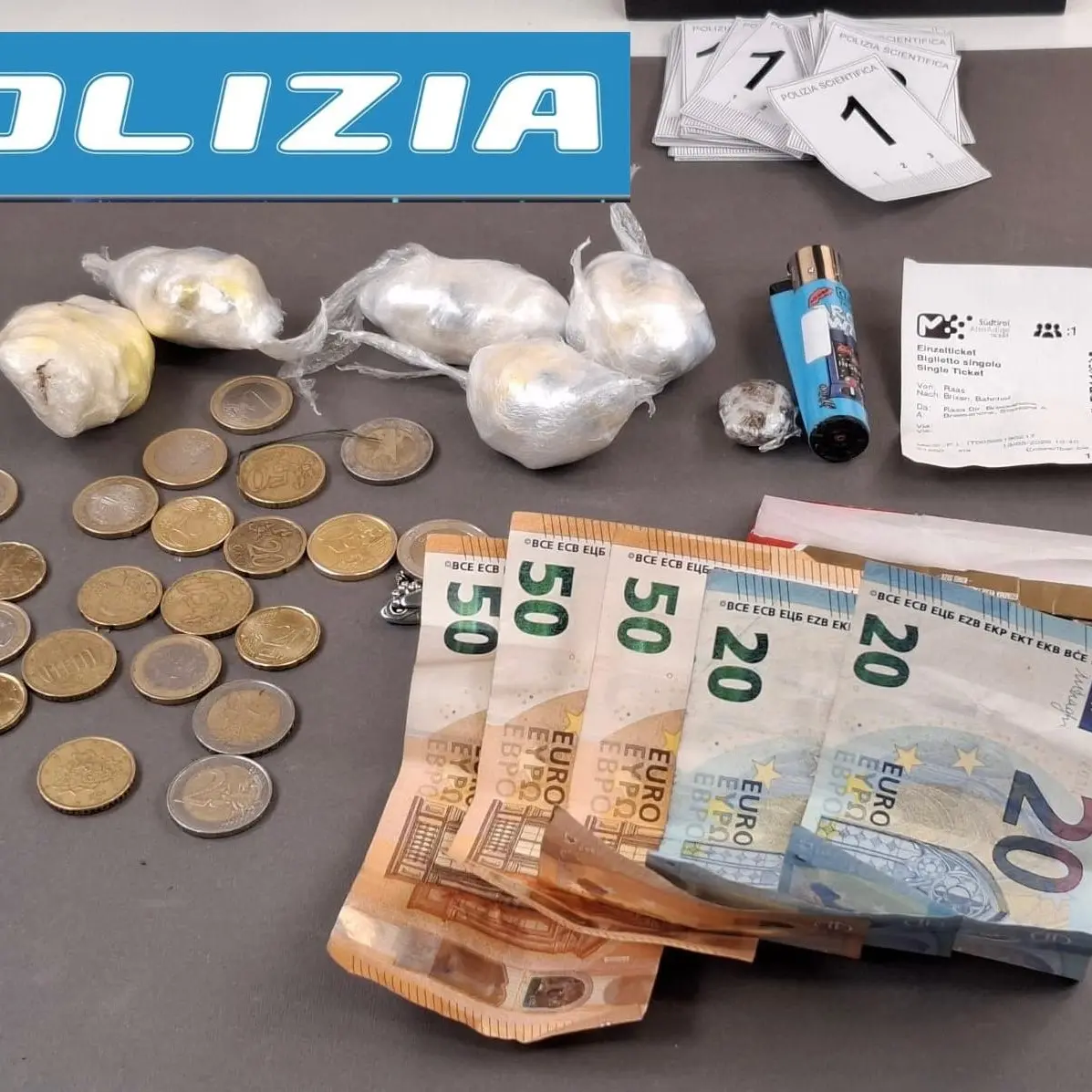 Cocaina e hashish pronti per lo spaccio: arrestato un 19enne