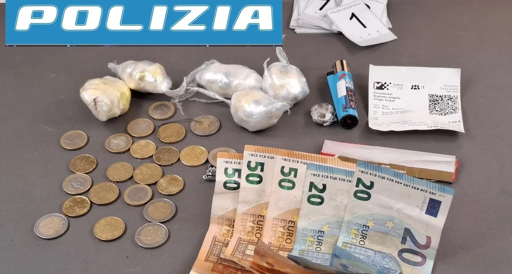 Cocaina e hashish pronti per lo spaccio: arrestato un 19enne