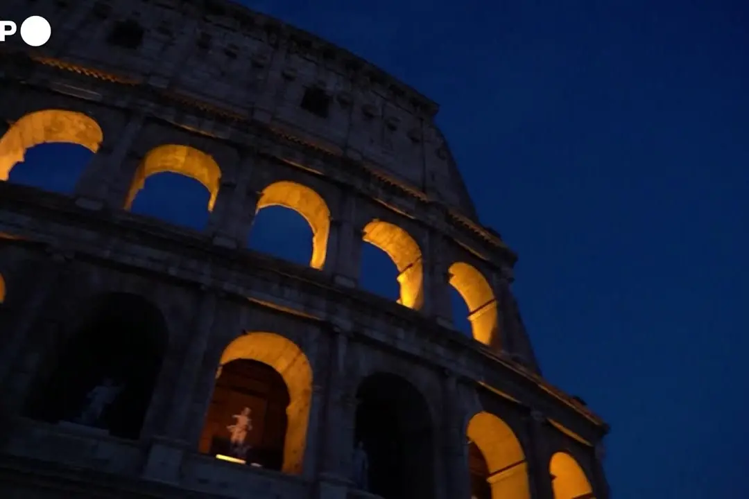 \"Una Notte al Colosseo\", a Roma tutto esaurito per le visite guidate dopo il tramonto