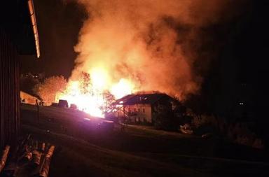 Incendio a Latzfons, brucia il fienile di un maso