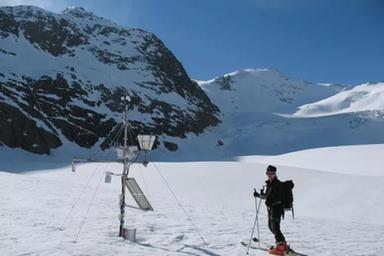 Stelvio, il caldo ferma lo sci estivo