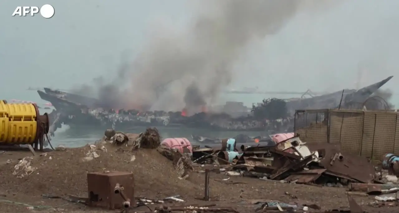 Yemen, danni ingenti al porto di Mokha dopo gli attacchi degli Houthi