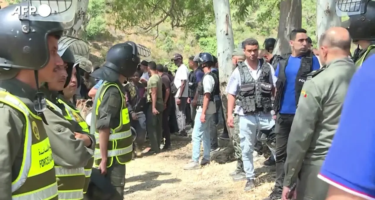 Ceuta, intercettati possibili migranti vicino al confine in Marocco