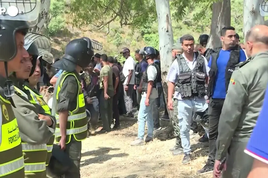 Ceuta, intercettati possibili migranti vicino al confine in Marocco