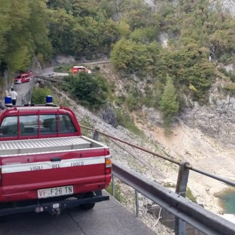 Tragedia a Vallarsa: una donna di 60 anni scivola e perde la vita