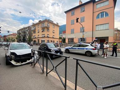 Incidente in via Druso, due auto coinvolte nello scontro