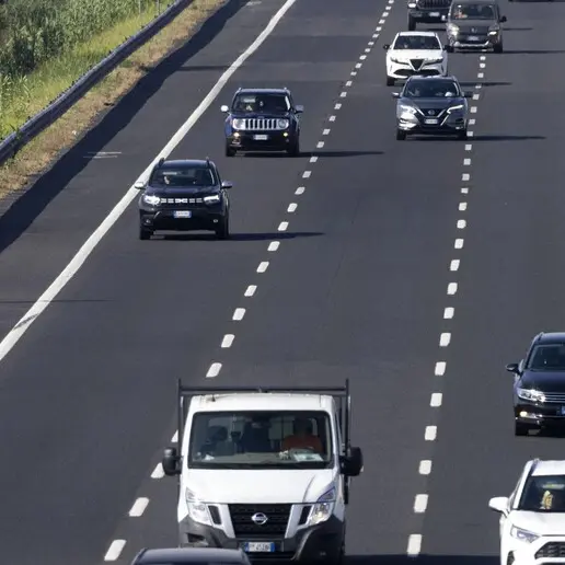Viaggiano col figlio morto in auto sull'A21, ma se ne accorgono dopo 100 km