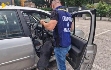 A22: aveva in macchina un chilo di cocaina, arrestato