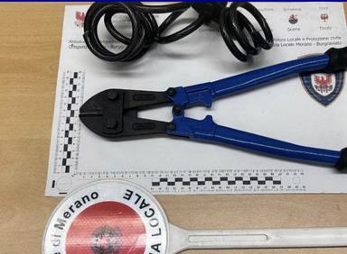 Merano, cinque furti di bici in centro: due uomini denunciati