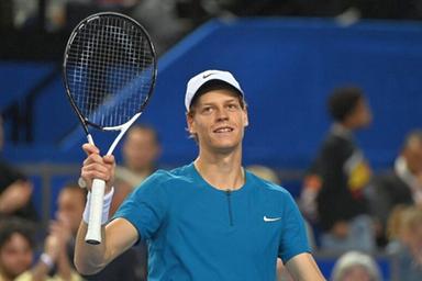 Sinner torna a Torino: ultimi test al ginocchio prima degli US Open
