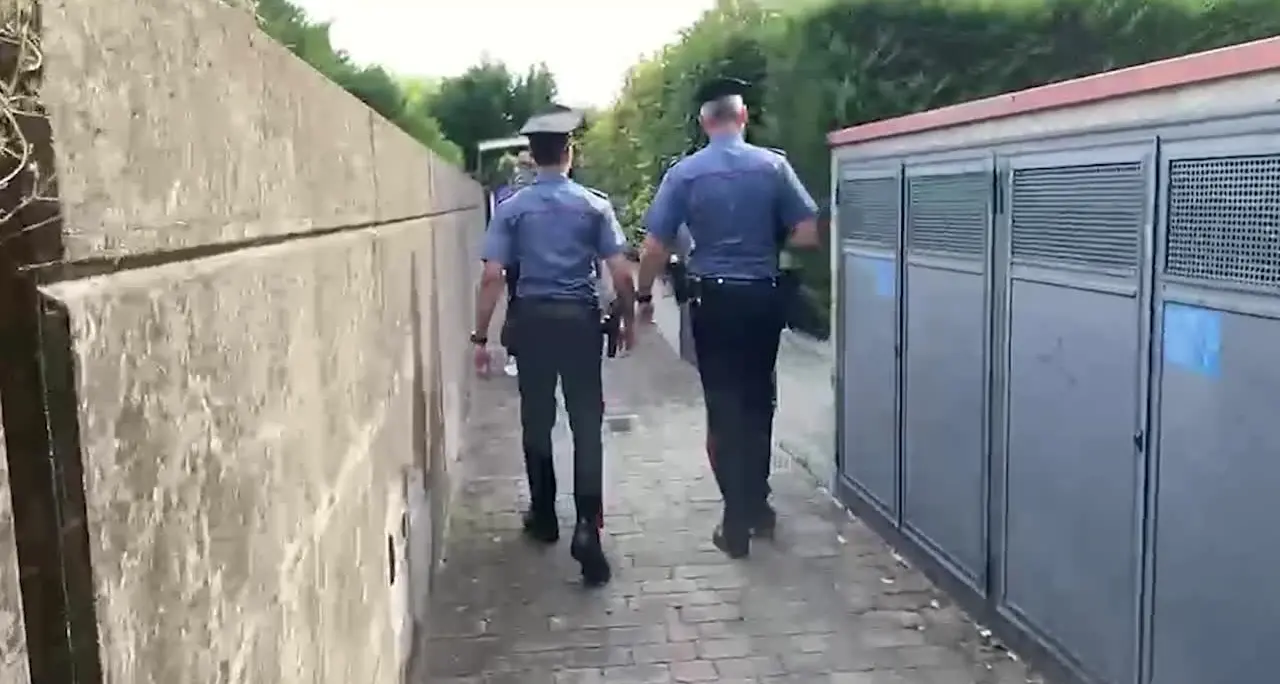 Uccide l'ex che lo aveva denunciato, lei ai vicini: “Non gli aprite”