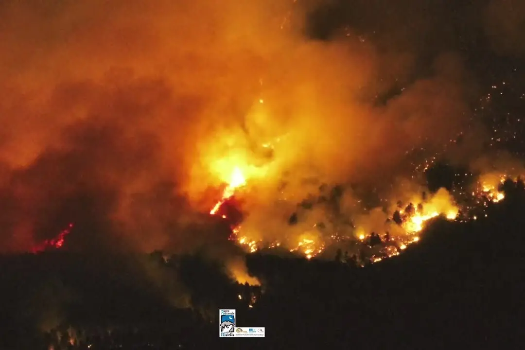 Incendi in Abruzzo, le fiamme sul Monte Morrone viste dalle termocamere