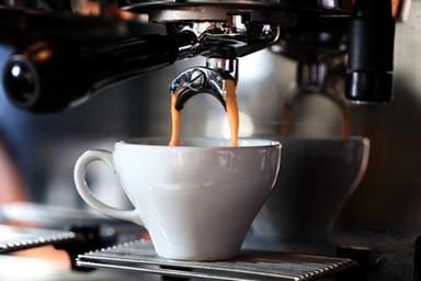 Caffè al bar, Bolzano è la più cara d’Italia: l’espresso arriva a 1,51 euro