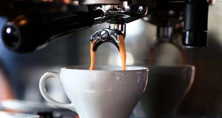 Caffè al bar, Bolzano è la più cara d’Italia: l’espresso arriva a 1,51 euro