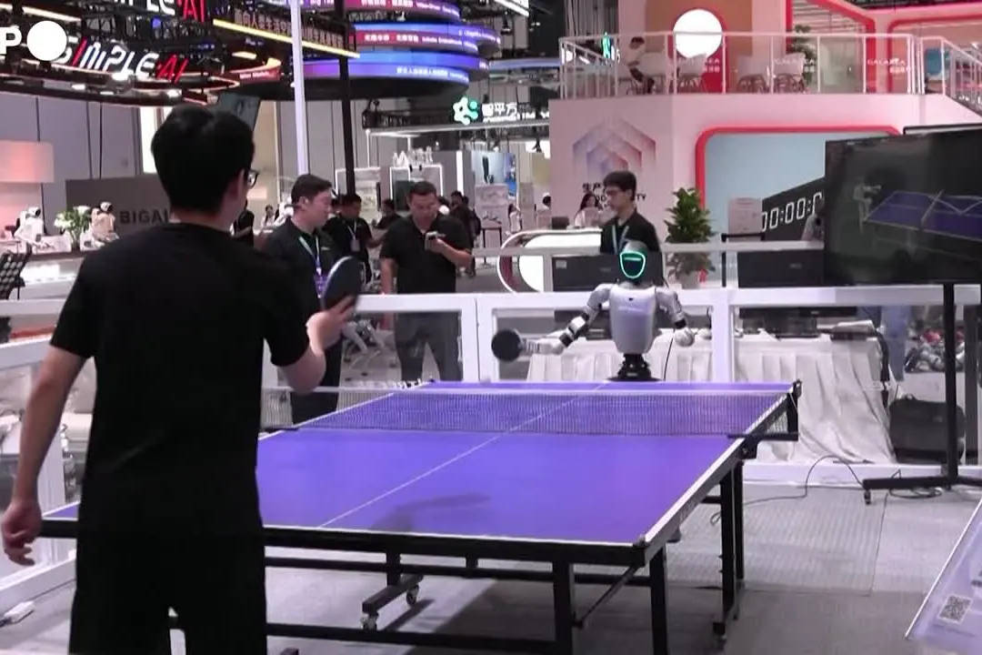 I robot umanoidi della Unitree giocano a ping pong in tempo reale