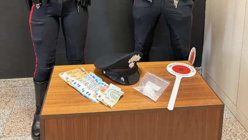 Cocaina nascosta in bagno a Brunico: arrestato un uomo