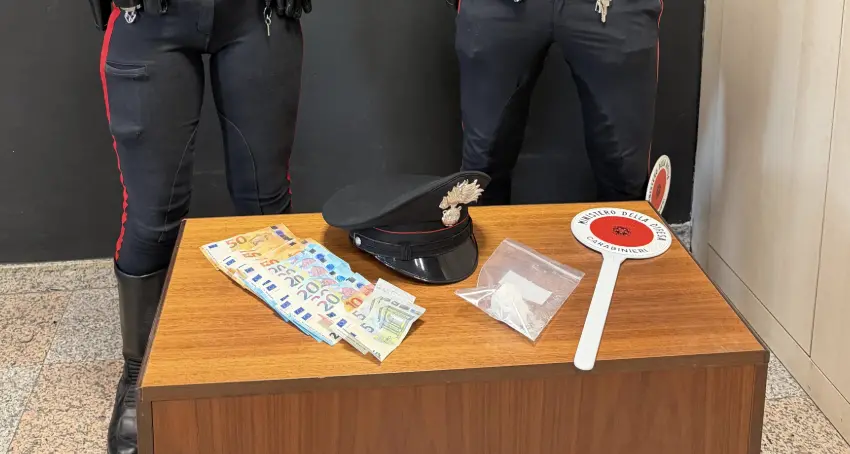 Cocaina nascosta in bagno a Brunico: arrestato un uomo